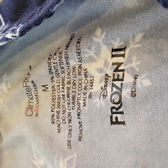2 Pairs of Long Sleeve Elsa Pajamas - Picture 7 of 15
